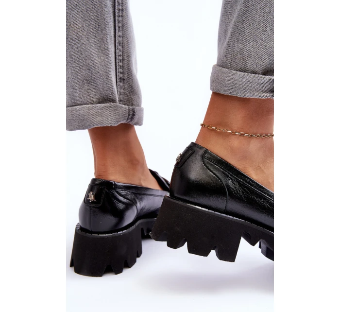 Damskie Skórzane Półbuty Loafersy Z Ozdobą Laura Messi 2699 Czarne