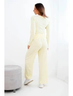 Dámská viskózová souprava s model 21893704 a širokými kalhotami žlutý - K-Fashion