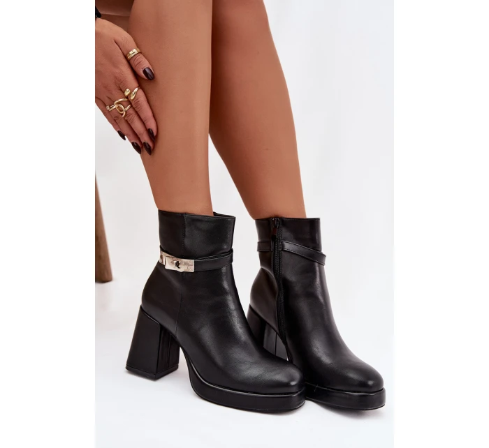 Zateplené dámské kotníkové boty na podpatku s ozdobnou páskou černé Giordina Zateplené dámské kotníkové boty na podpatku s ozdobnou páskou černé Giordina