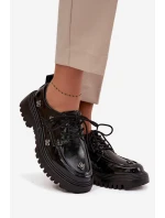 Lakované kožené dámské polobotky s přezkami model 21710370 Černé - Artiker Lakované kožené dámské polobotky s přezkami model 21710370 Černé - Artiker