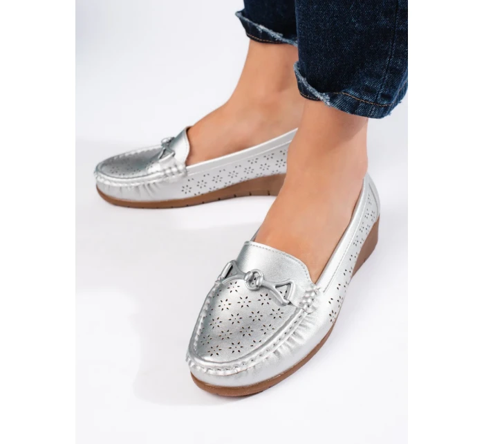 Štýlové dámske strieborné mokasíny bez podpätku Štýlové dámske strieborné mokasíny bez podpätku