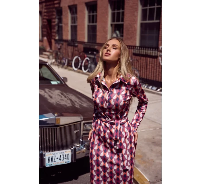 M706 Šaty s rukávmi, golierom a potlačou - model 2 M706 Šaty s rukávmi, golierom a potlačou - model 2