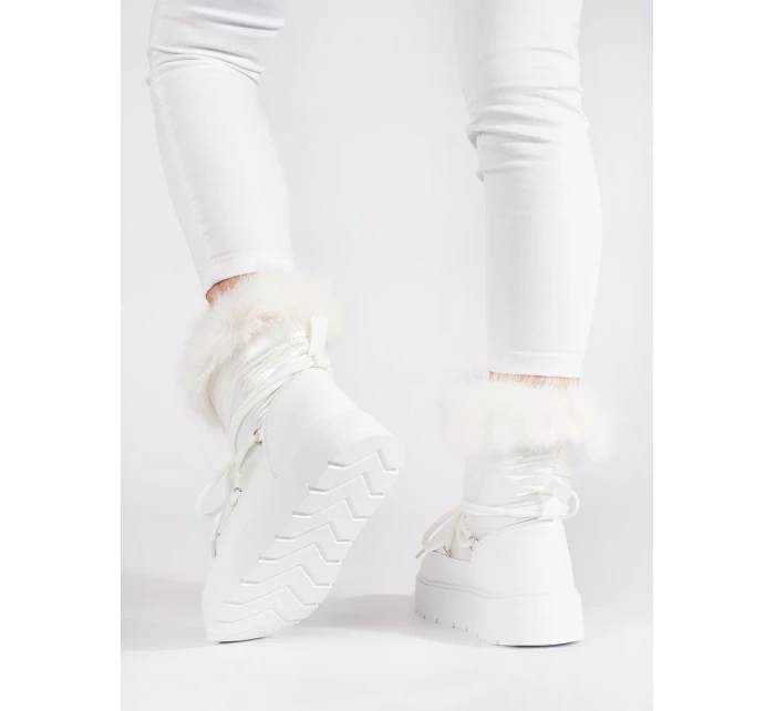 Pekné dámske biele snežnice na platforme Pekné dámske biele snežnice na platforme