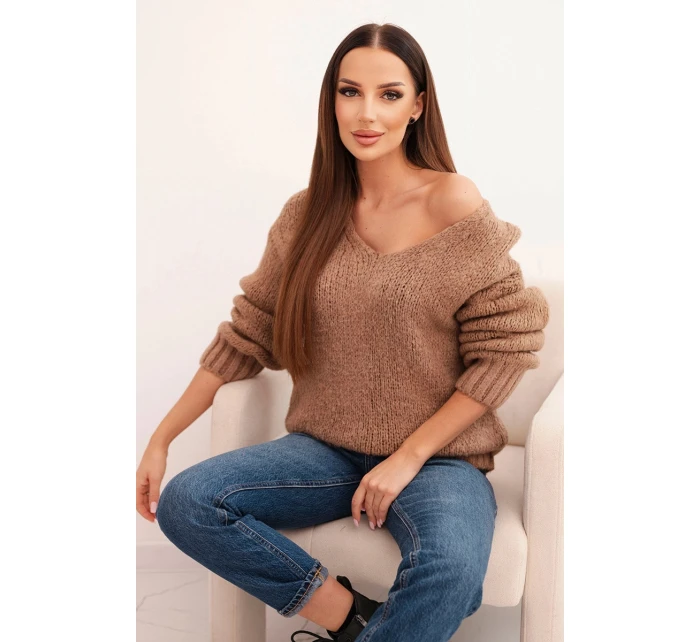 Dámský svetr s příměsí vlny s výstřihem do V camelový