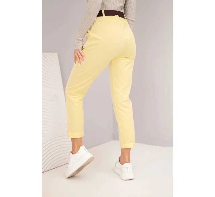 Dámské bavlněné kalhoty s páskem a ohrnutým lemem žluté