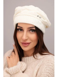 Dámska zimná vlnená čiapka s ozdobnými kryštálmi K399 ecru