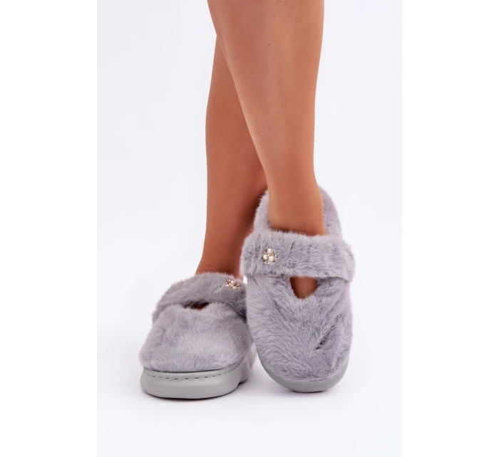 Futrzane Kapcie Z Małą Broszką Szare Primaria