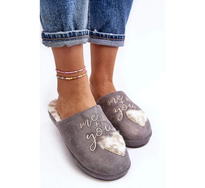 Lesklé dámské pantofle šedé model 21641364 - Boto