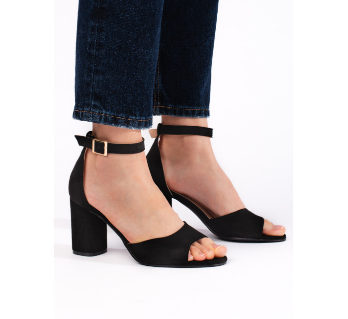 Krásne čierne dámske sandále na širokom podpätku
