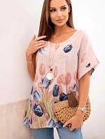 Dámske bavlnené tričko s kvetinovým vzorom púdrovo ružovej farby