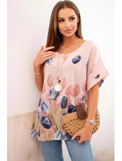 Dámske bavlnené tričko s kvetinovým vzorom púdrovo ružovej farby
