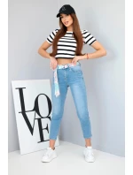 Dámske džínsy s vysokým pásom a voľnou nohou Dámske džínsy s vysokým pásom a voľnou nohou