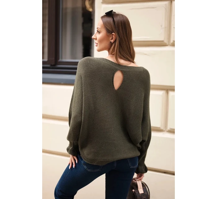 Dámsky mohérový sveter s volánovými rukávmi a výrezom na chrbte khaki Dámsky mohérový sveter s volánovými rukávmi a výrezom na chrbte khaki
