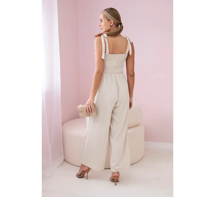 Kombinéza bez ramienok s volánom na vrchu béžová