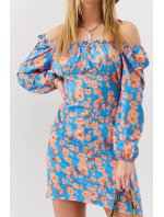 Krásne šaty s kvetinovým vzorom v modrej a oranžovej farbe