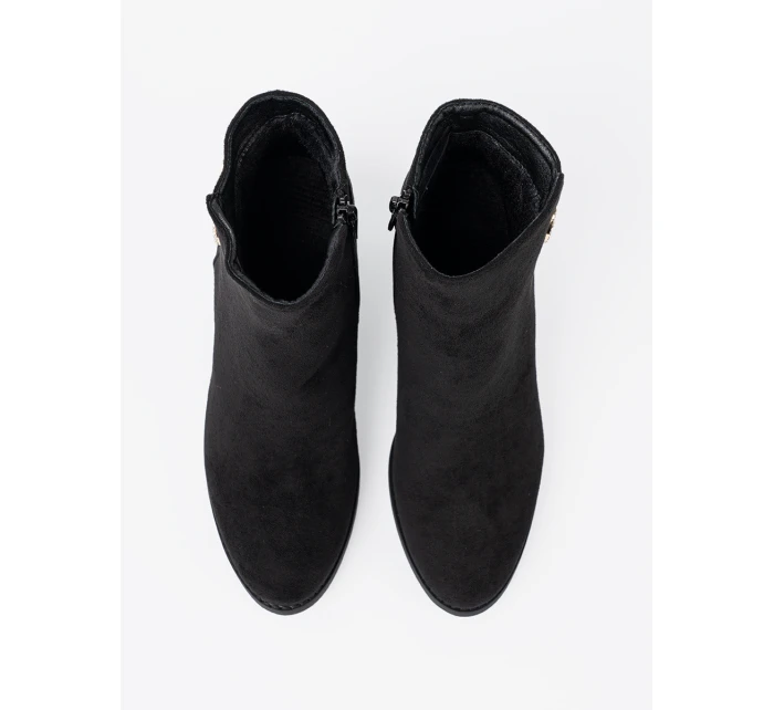 Jedinečné čierne dámske členkové topánky na širokom podpätku Jedinečné čierne dámske členkové topánky na širokom podpätku