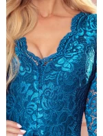 Dámské šaty v mořské barvě s delším zadním dílem a s krajkovým výstřihem model 17422426 - numoco Dámské šaty v mořské barvě s delším zadním dílem a s krajkovým výstřihem model 17422426 - numoco