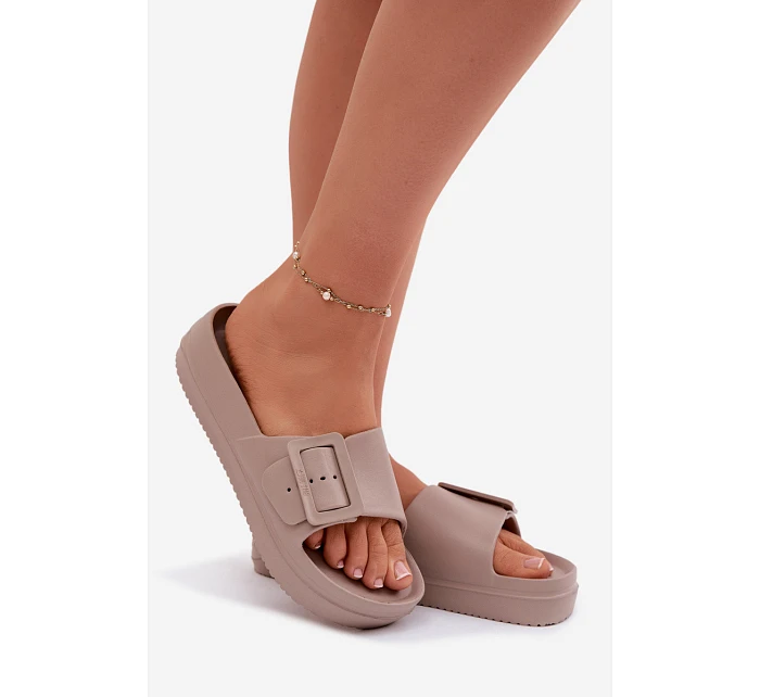 Dámské pěnové sandály na platformě s přezkou Big Star TT274A079 tmavě béžové Dámské pěnové sandály na platformě s přezkou Big Star TT274A079 tmavě béžové