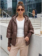 Krótka kurtka damska pikowana z kapturem brązowa model 22341011 - FashionStreet