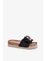 Dámske papuče na platforme s mašľou a ozdobnou brošňou - čierne Lenela