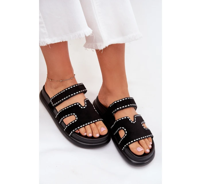 Klapki Damskie Ze Zdobieniem Na Platformie Czarne Delyna Klapki Damskie Ze Zdobieniem Na Platformie Czarne Delyna