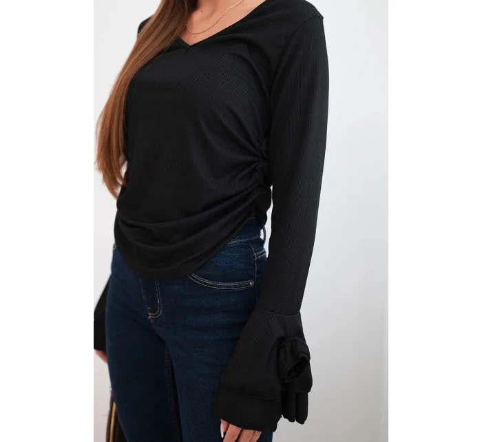 Dámská pruhovaná blůza s V výstřihem a volány na rukávech černá