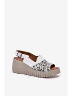 Sandały Damskie Z Naturalnej Skóry Na Koturnie Artiker 56C0958 Białe Sandały Damskie Z Naturalnej Skóry Na Koturnie Artiker 56C0958 Białe