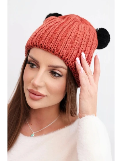 Dámská zimní čepice pletená s bambulí model 21817795 - K-Fashion Dámská zimní čepice pletená s bambulí model 21817795 - K-Fashion
