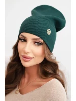 Dámska pruhovaná čiapka z modalu a viskózy s ozdobným gombíkom tmavozelená Dámska pruhovaná čiapka z modalu a viskózy s ozdobným gombíkom tmavozelená