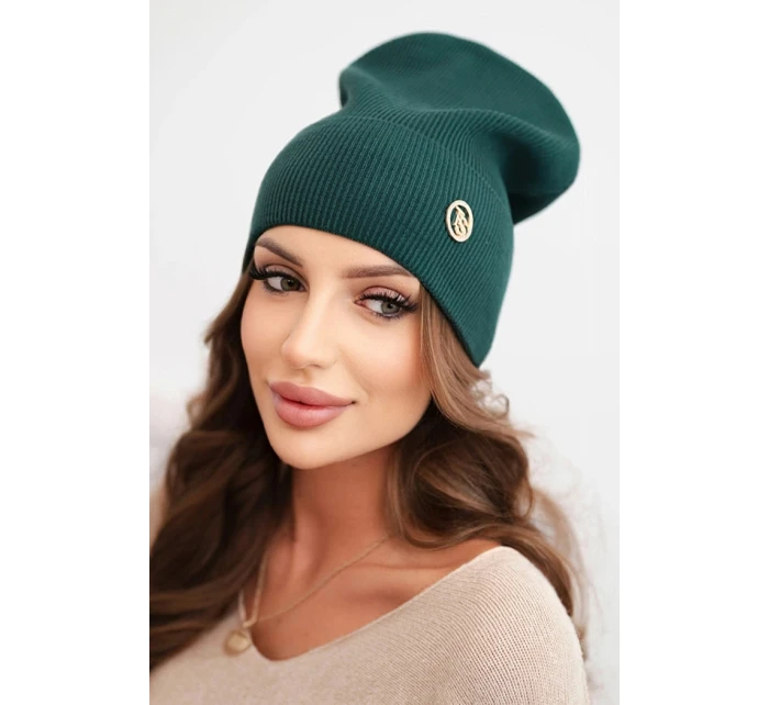 Dámska pruhovaná čiapka z modalu a viskózy s ozdobným gombíkom tmavozelená Dámska pruhovaná čiapka z modalu a viskózy s ozdobným gombíkom tmavozelená