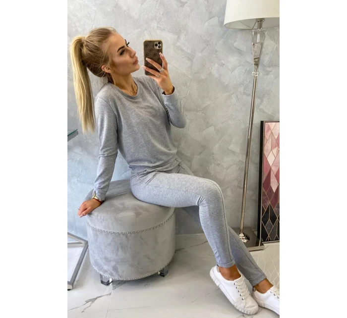 Šedá tepláková souprava Šedá tepláková souprava