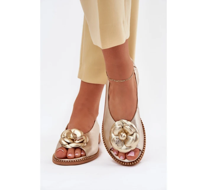 Kožené Ploché Sandály S Ozdobou model 21701887 Zlaté - CheBello