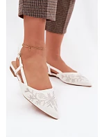 Dámské sandály s výšivkou na ploché bílé Grelia Dámské sandály s výšivkou na ploché bílé Grelia