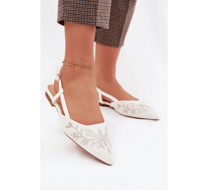 Dámské sandály s výšivkou na ploché bílé Grelia Dámské sandály s výšivkou na ploché bílé Grelia