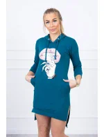 Šaty s delšími zády a barevným potiskem marine Šaty s delšími zády a barevným potiskem marine