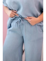 Dámská souprava Plus Size z model 21142682 halenka a kalhoty s vázáním světle džínový - K-Fashion
