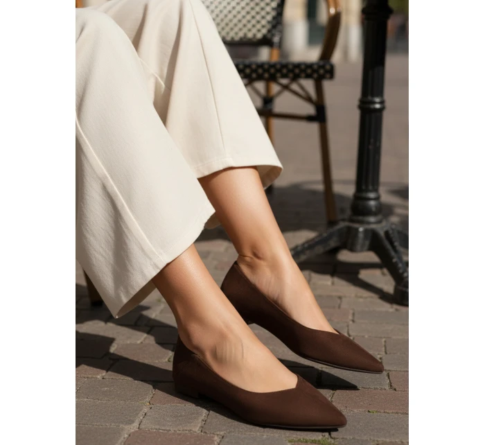 Dámske semišové baleríny so špicatou špičkou hnedej farby FashionStreet ZY1423