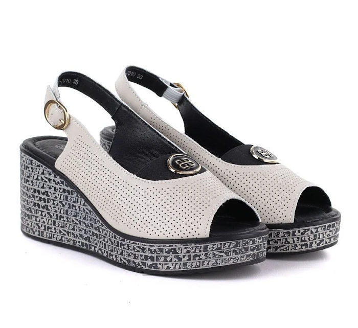 Dámske kožené sandále na platforme béžovej farby S.Barski 7010