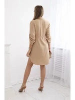 Šaty se zapínáním na knoflíky a zavazováním v pase velbloud