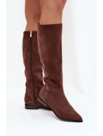 Dámské semišové kozačky na nízkém podpatku model 21848558 – hnědé - Kesi