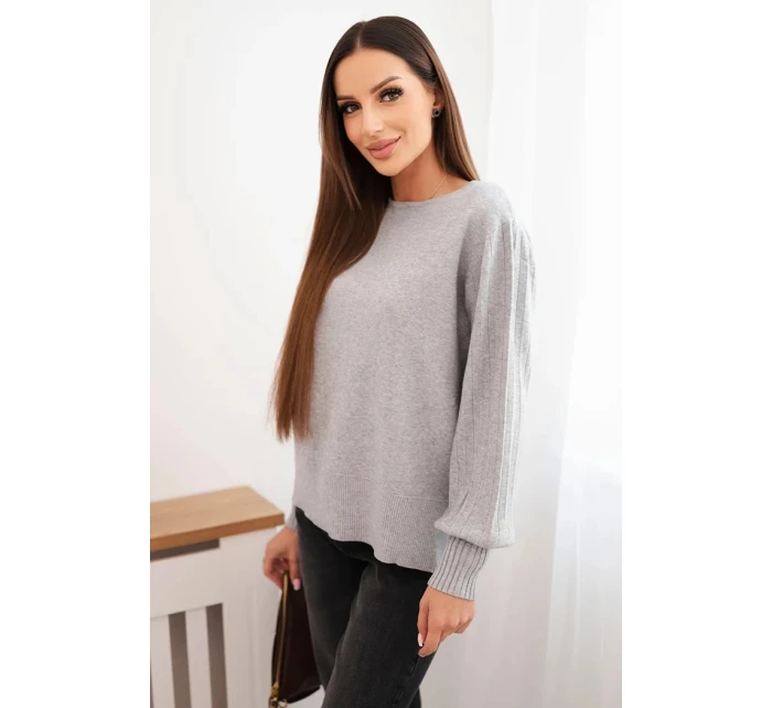 Dámsky viskózový sveter s dlhým rukávom a bočným rozparkom sivý Dámsky viskózový sveter s dlhým rukávom a bočným rozparkom sivý
