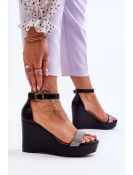Módní kožené sandály na klínu černé model 21623011 - Boto Módní kožené sandály na klínu černé model 21623011 - Boto