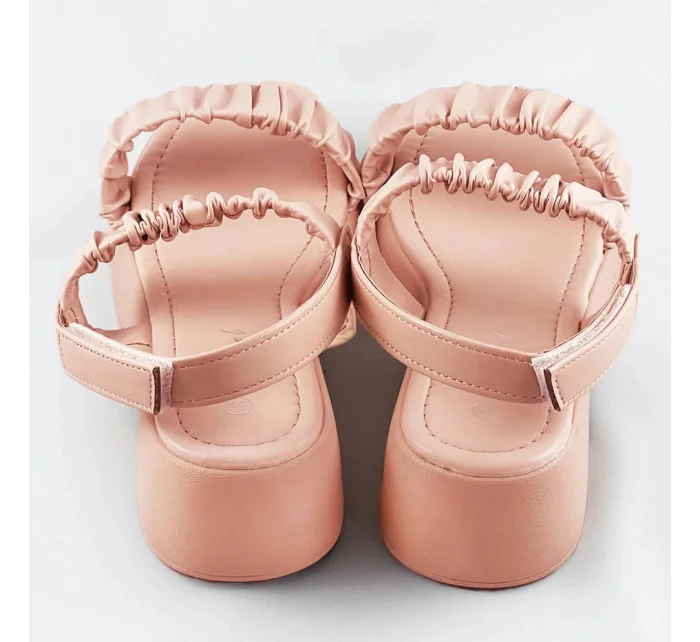 Béžové sandály na nízké platformě model 17352426 - Mix Feel