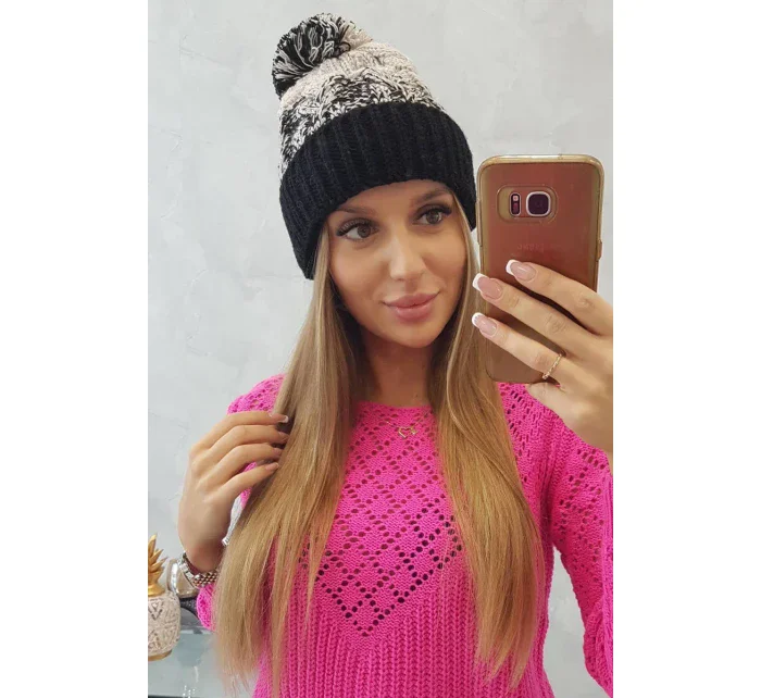 Dámská čepice s bambulí Abigail model 18751661 - K-Fashion Dámská čepice s bambulí Abigail model 18751661 - K-Fashion