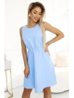 model 21063608 VICTORIA Trapézové šaty bez rukávů s páskem MODRÉ - numoco