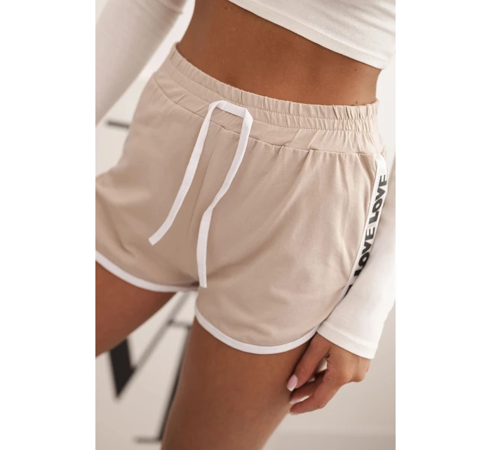 Dámské bavlněné šortky s elastickým pasem a model 21772744 lemem béžové - K-Fashion Dámské bavlněné šortky s elastickým pasem a model 21772744 lemem béžové - K-Fashion