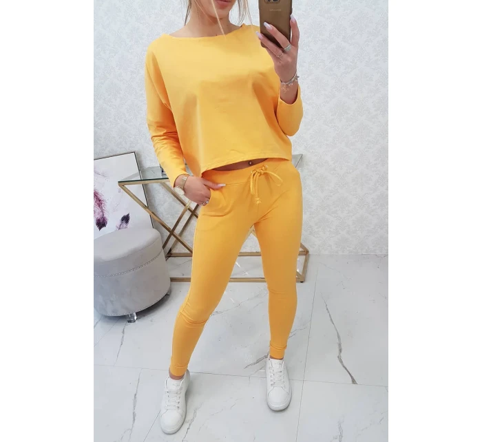 Souprava s oversize halenkou hořčicové barvy