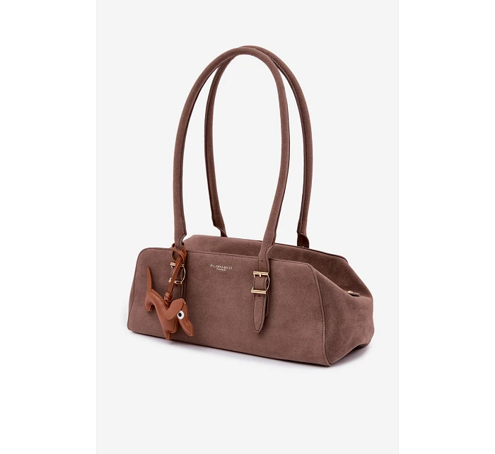 Kabelka z imitace semiše s přívěskem Tmavě béžová model 22111594 - Flora&Co