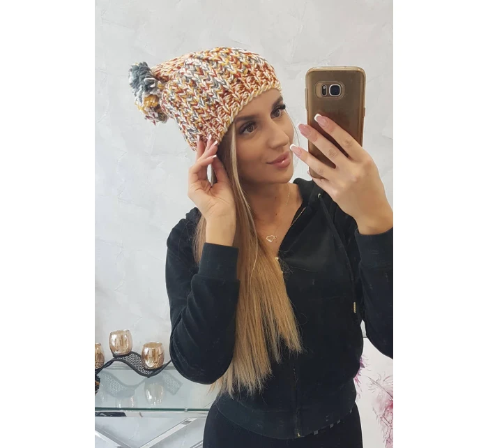 Dámská čepice s bambulí hořčicová model 18751893 - K-Fashion Dámská čepice s bambulí hořčicová model 18751893 - K-Fashion