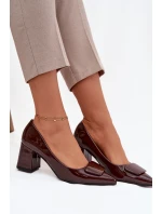 Lakované lodičky na podpatku s ozdobou čokoládové model 21752724 - Boto Lakované lodičky na podpatku s ozdobou čokoládové model 21752724 - Boto